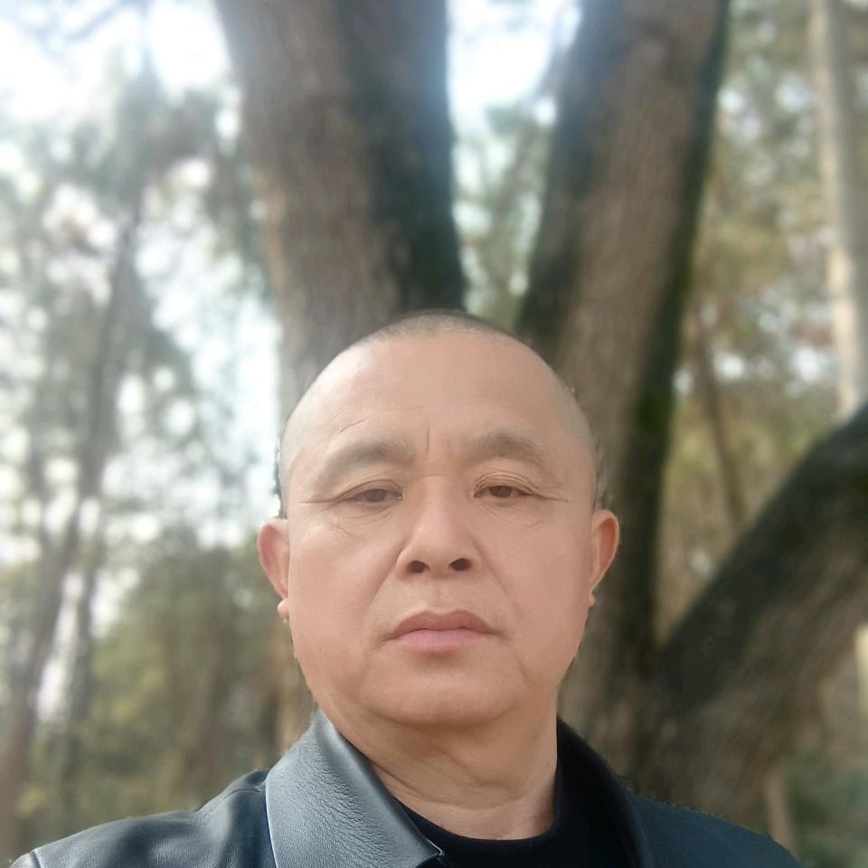 戴华群