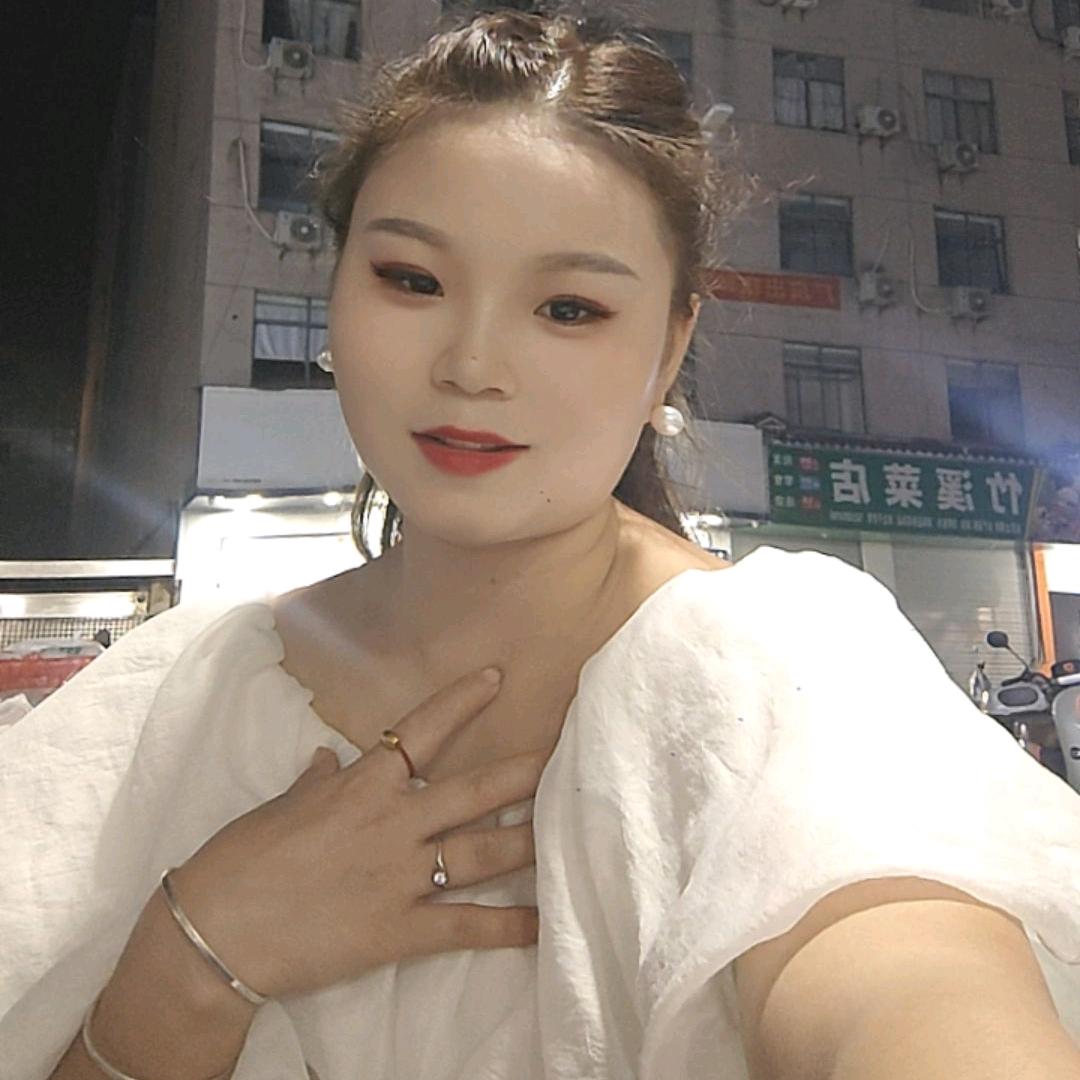 烧烤小姐姐
