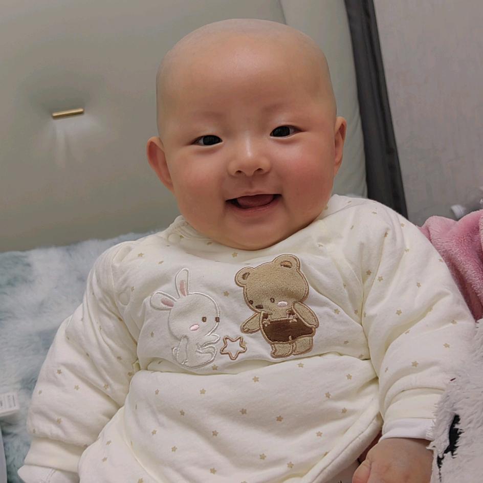 缓缓抬头