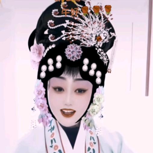 李大姐，娱乐主播，早上八点十分开直播