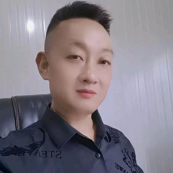 心怀善良，能利人。心怀感恩，能利己。
