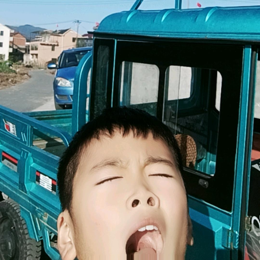 我是小章章，不是小张张！！😗