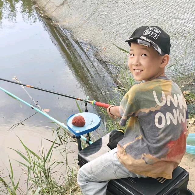 俊哥爱钓鱼