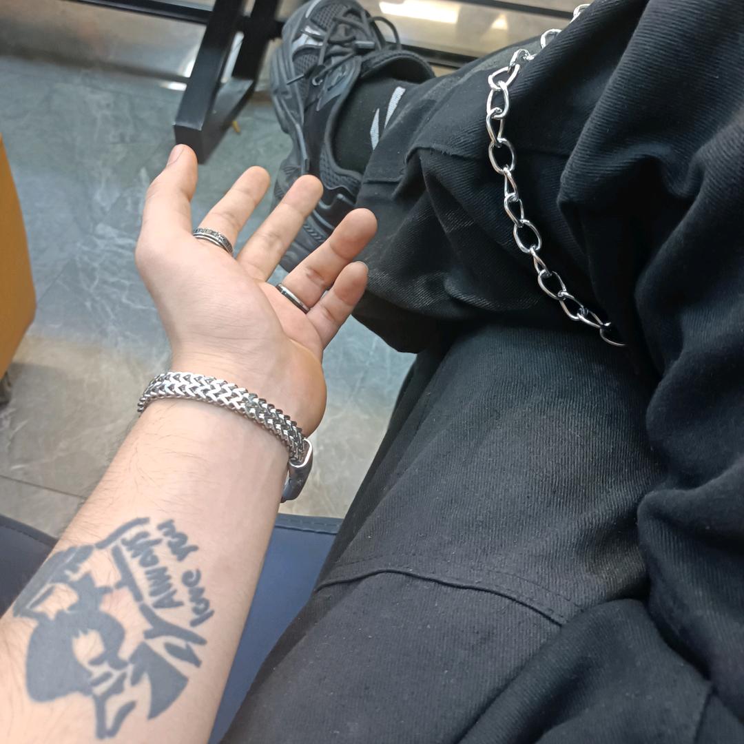 罗的左臂