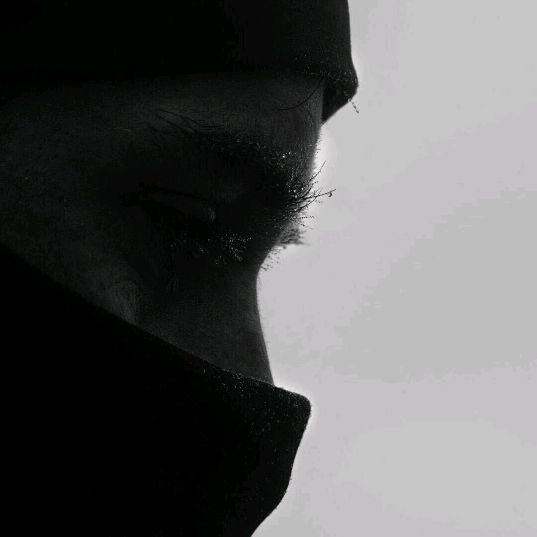 黑色柳丁v