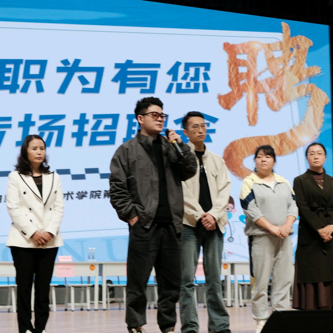 带学员考军队文职的老张