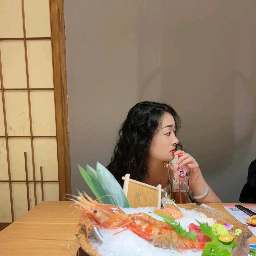 秦大琴——氧气女装——焱食去火锅