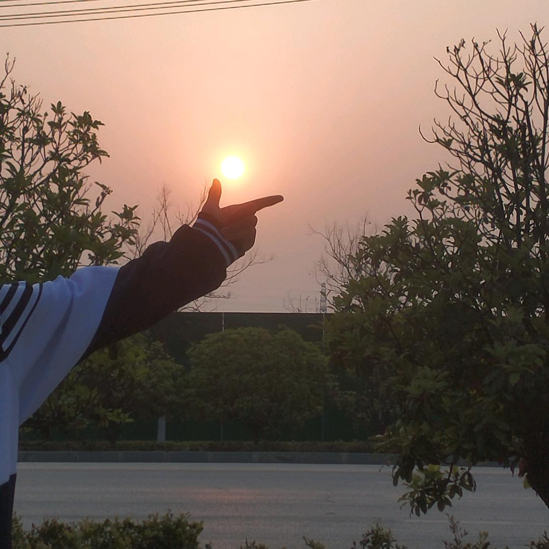 烟  火 小 家 伙