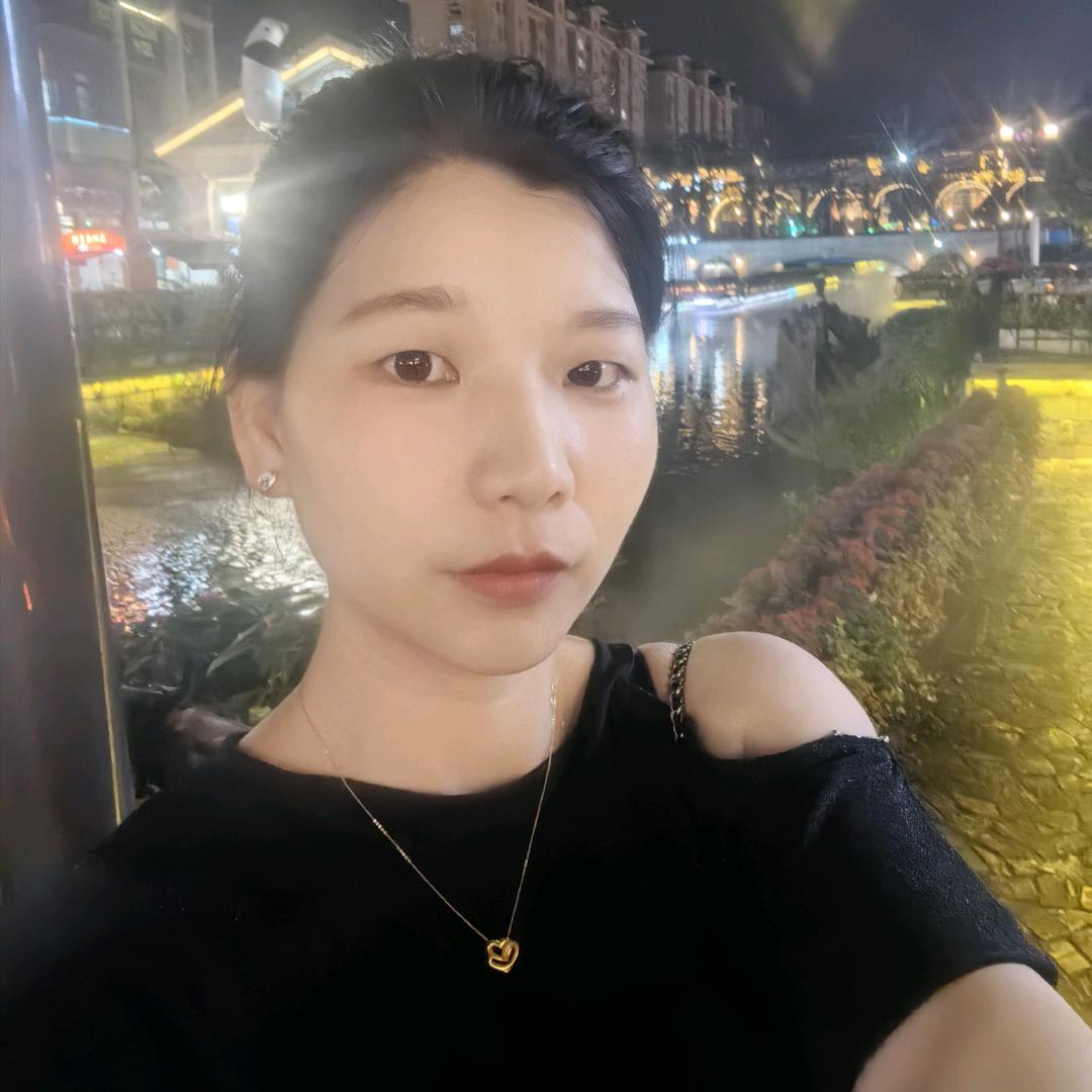 妍祯女装穿搭
