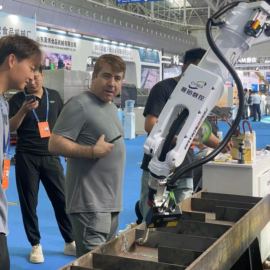 赛铂集团-机器人-激光切焊设备