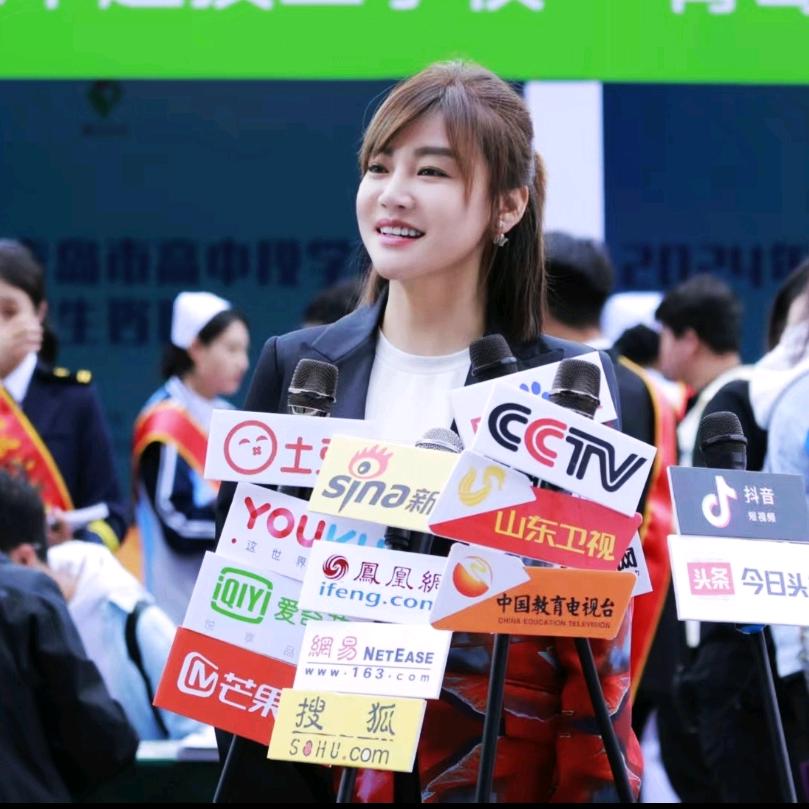 唐校长和孩子们一起