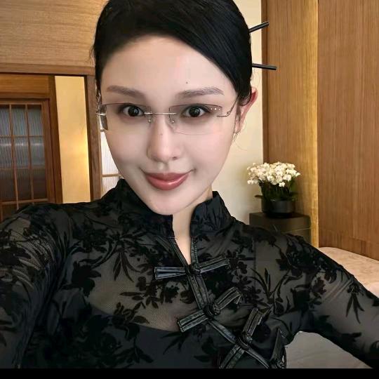 小阿俏（破烂女王）