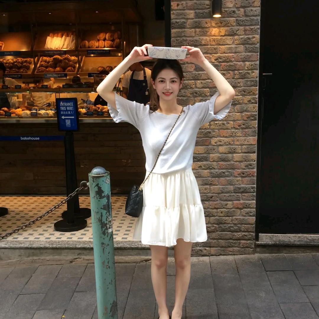 琴琴日用百货店