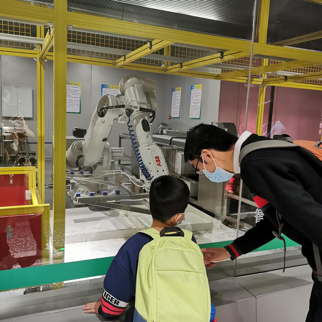 华师爸爸玩具屋