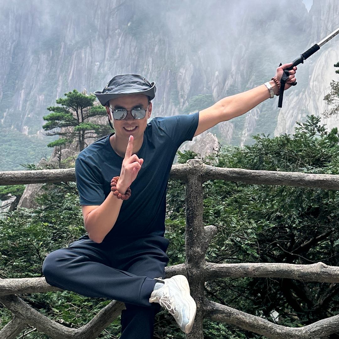 游泳巩鉴辉