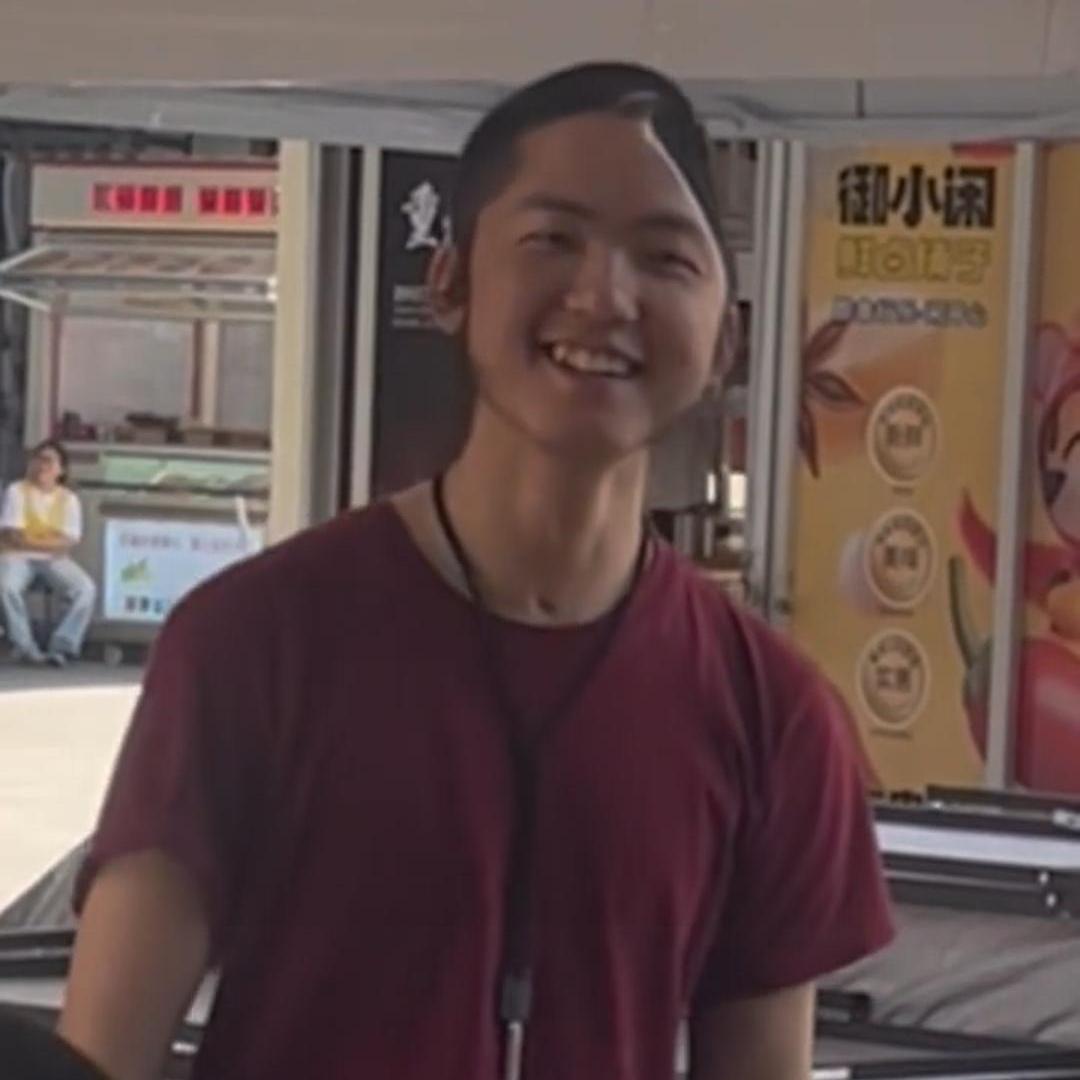 峰峰在努力生活