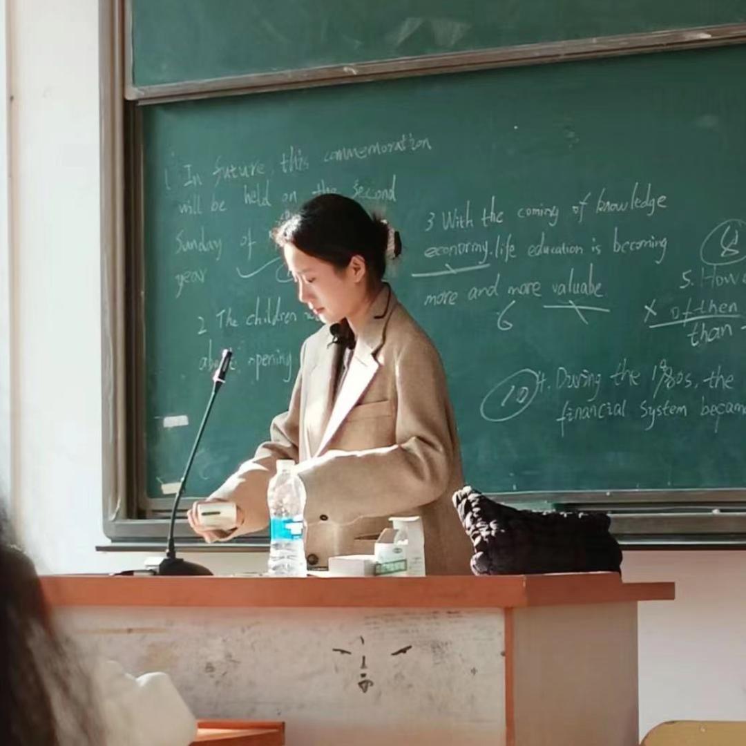 班主任颜老师