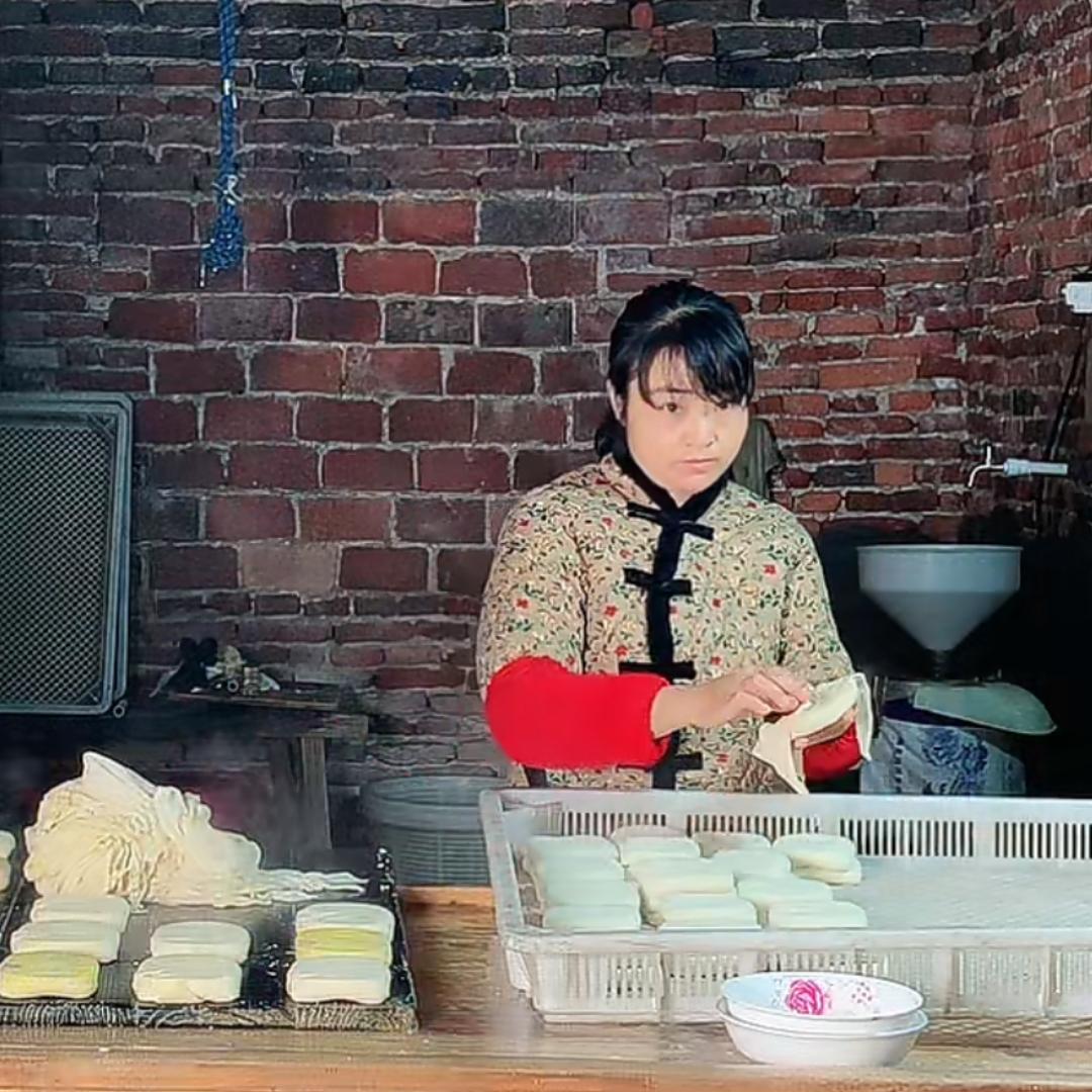 峰哥菲妹做豆腐