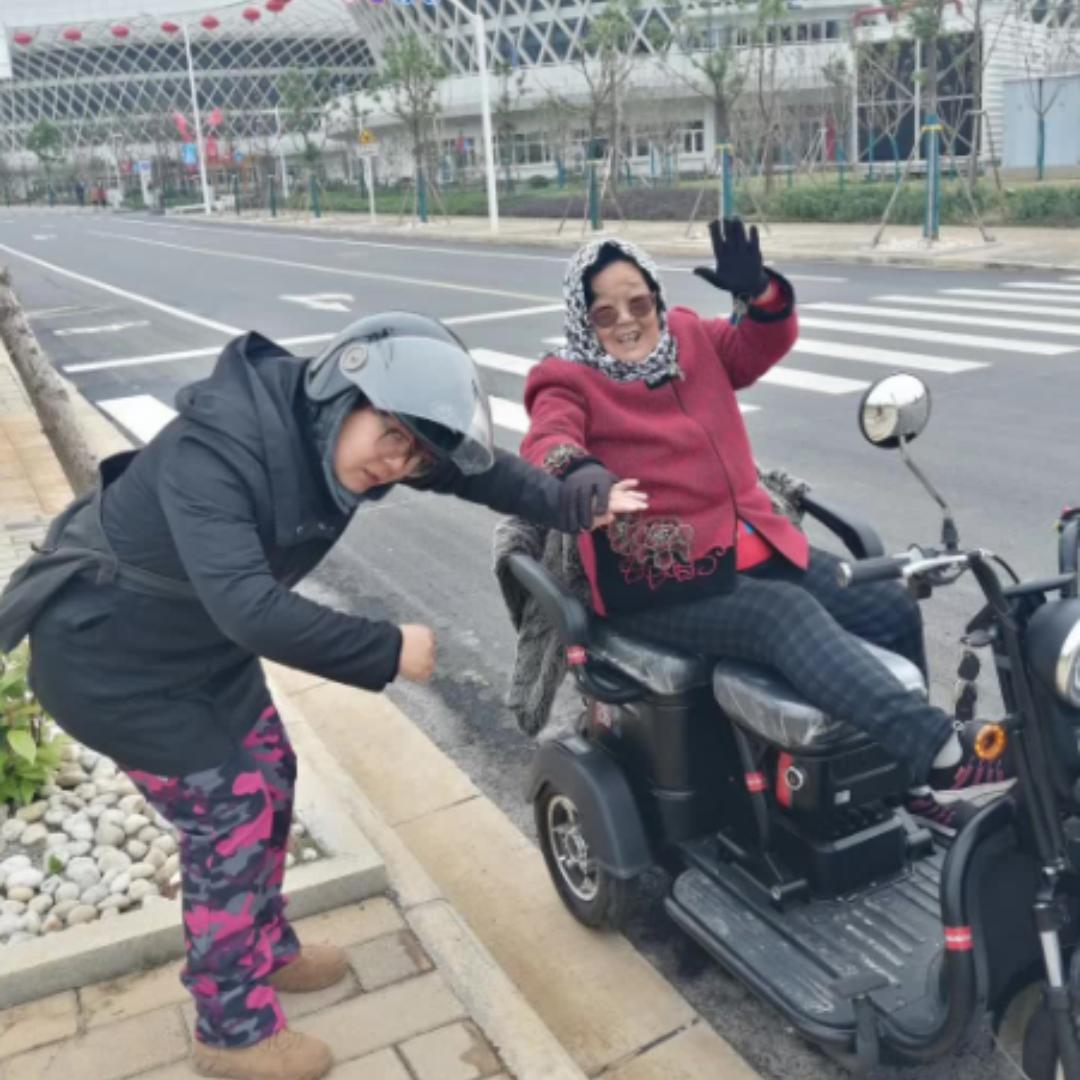 红红守护爸妈的日子（首播筹备中）