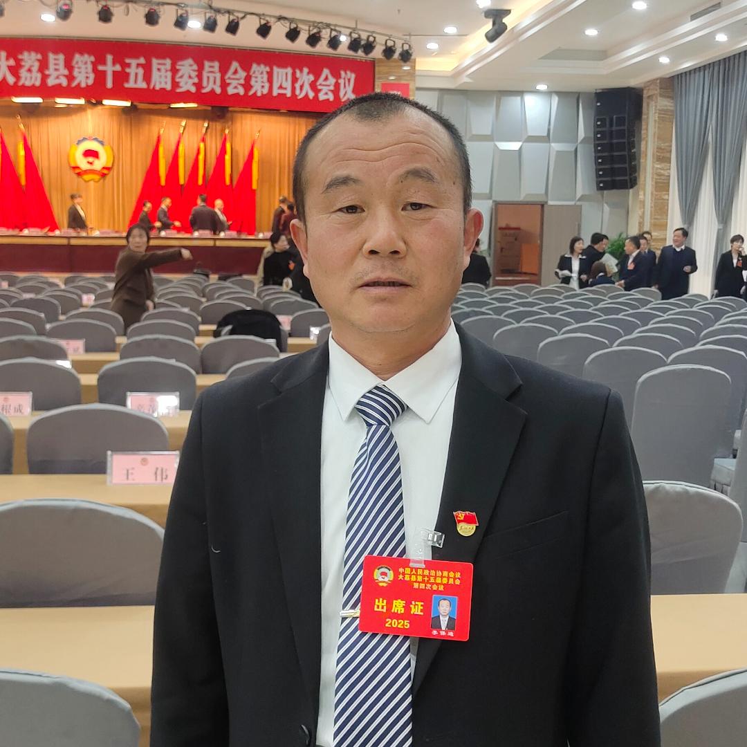黄河岸边的村干部