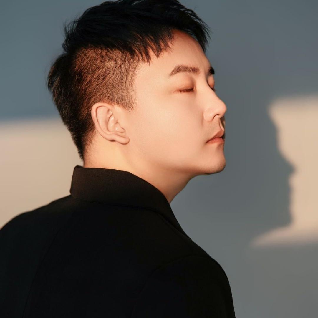 邹兆龙 艺然美业