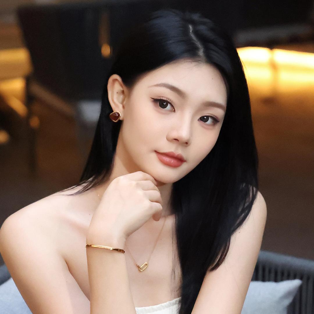 卡卡时尚笔记@抖音