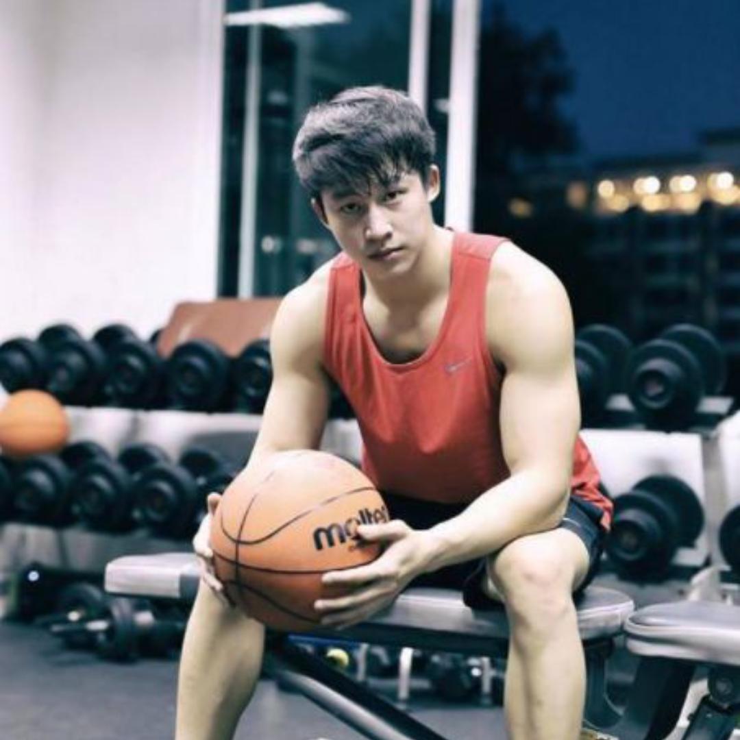 中山教体育的小维老师