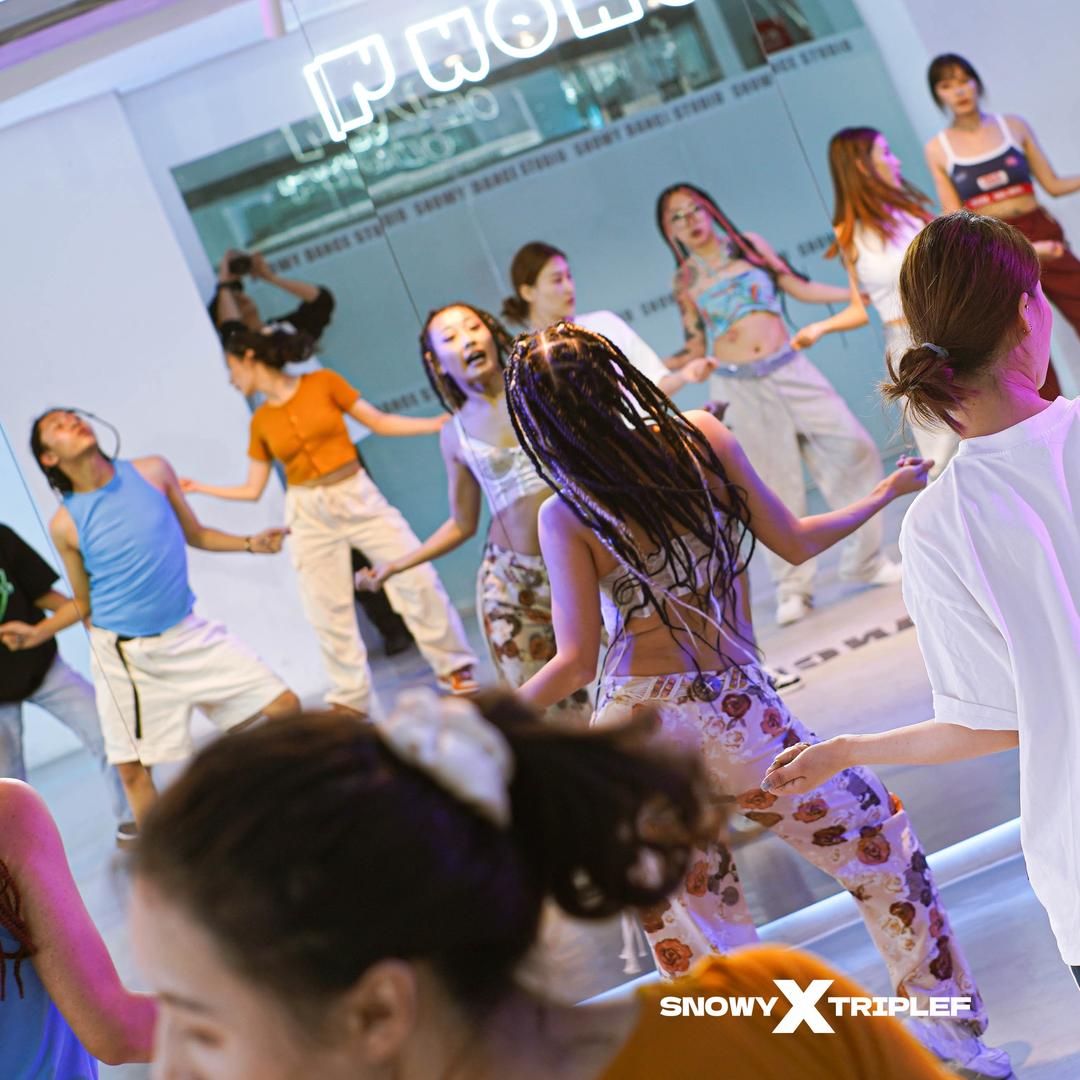 拉萨诺伊（snowy）舞蹈