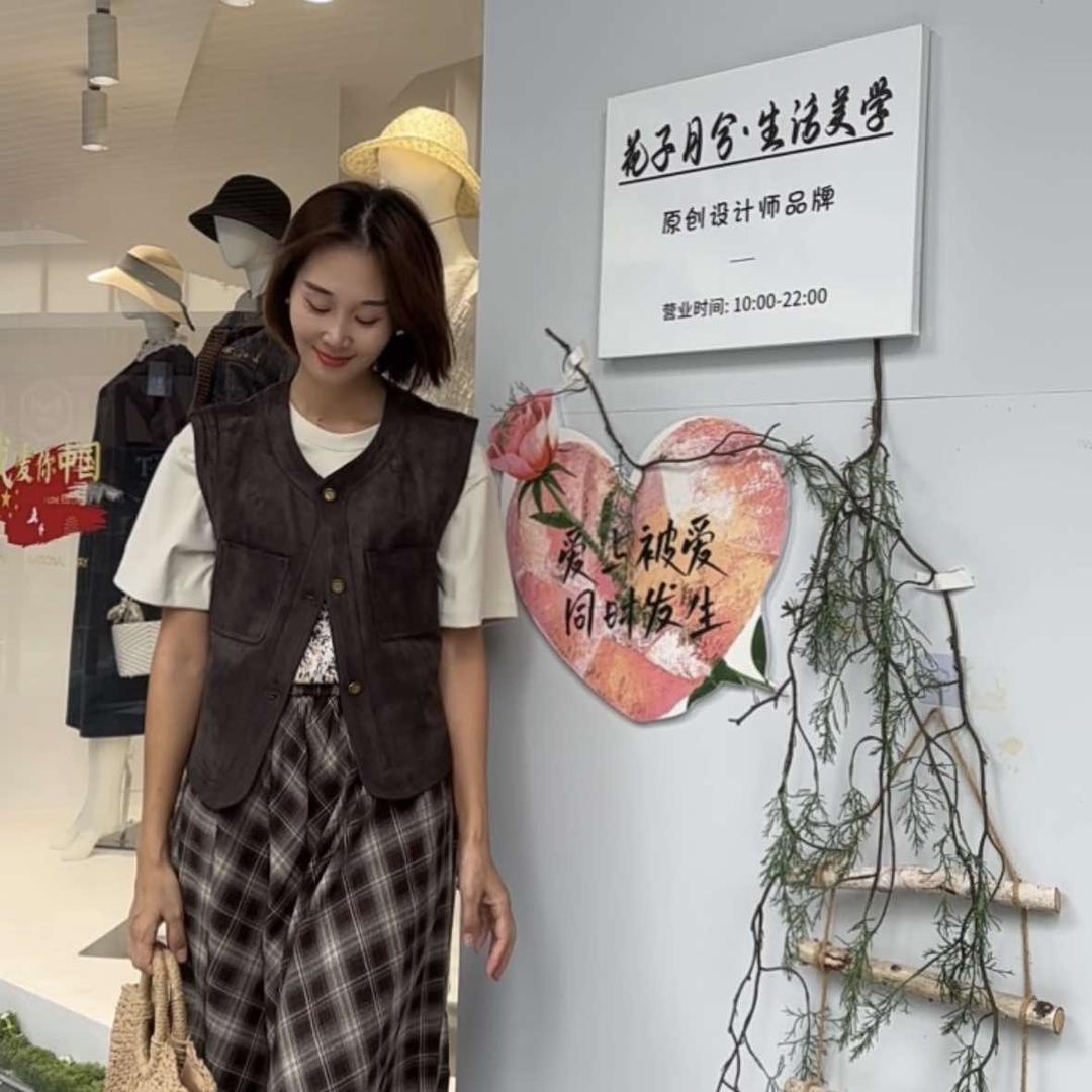 钦州吾悦花子月兮品牌女装