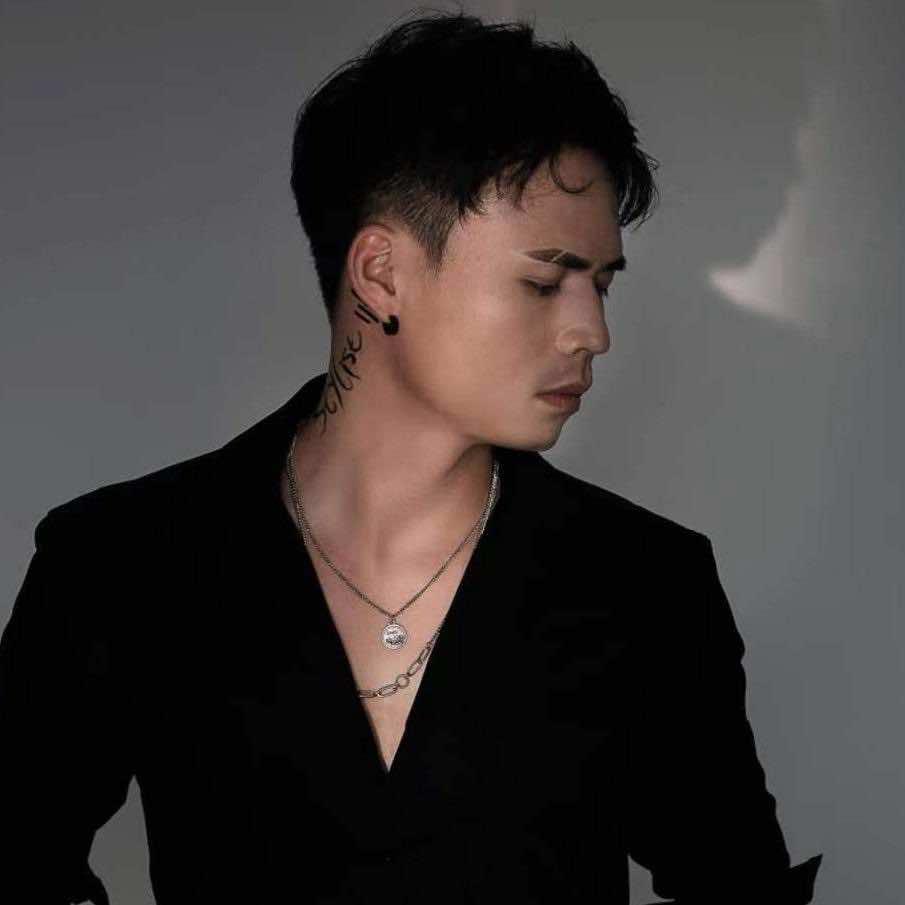 贺州曼都美发店