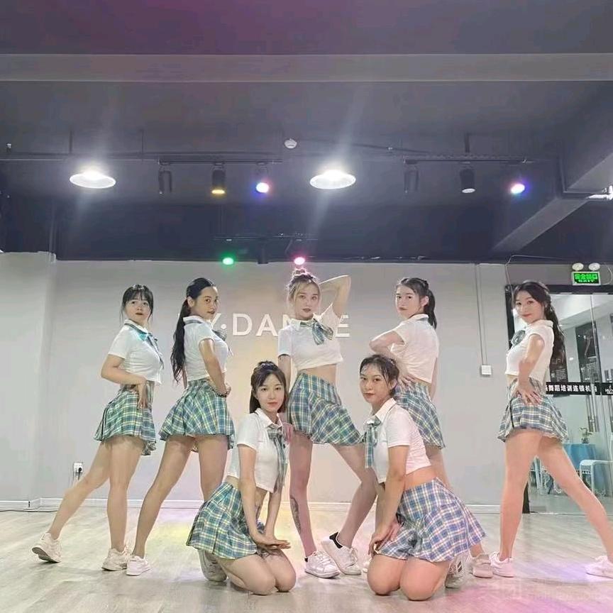 胡杨舞蹈(老万达店)