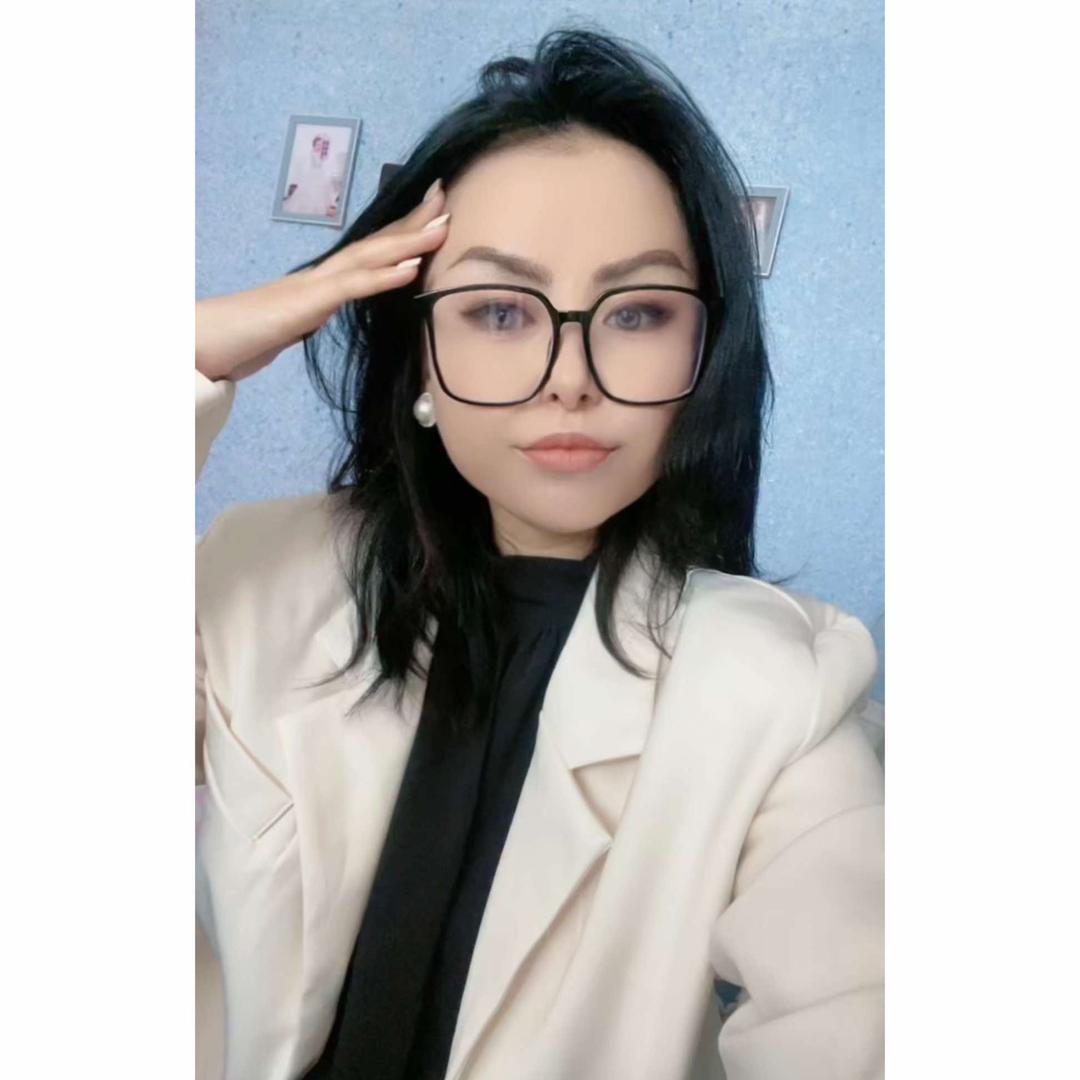 829713Mina
