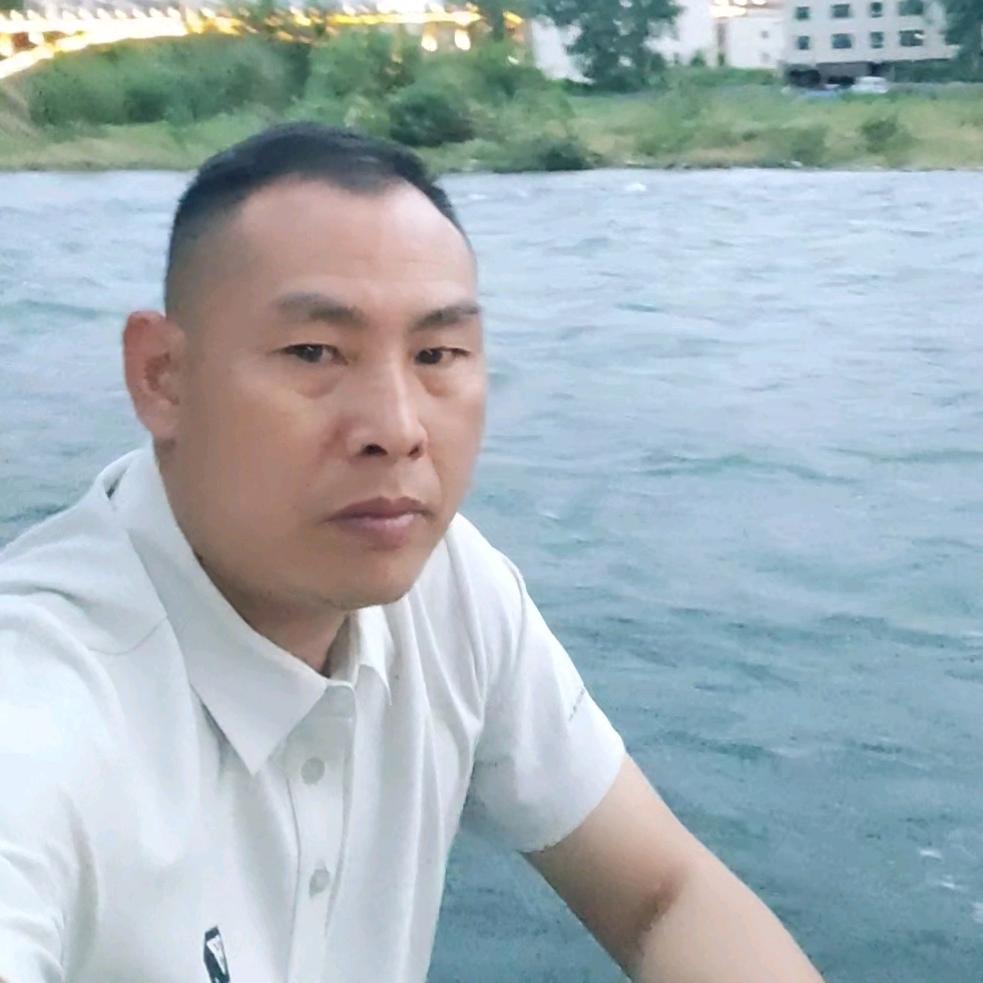 在松桃做家居装饰的邹大哥