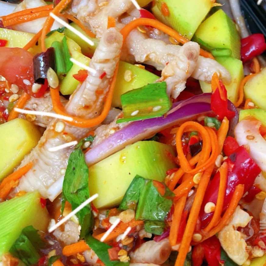 舂吖傣味特色舂鸡脚