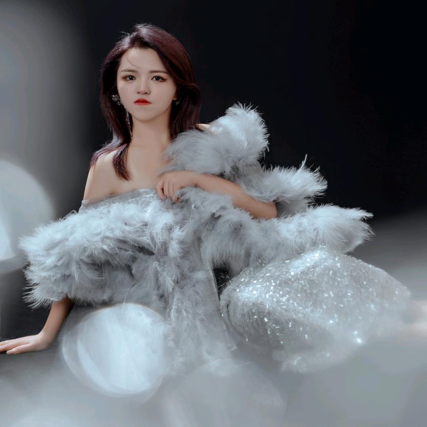 开阳璐璐美甲化妆