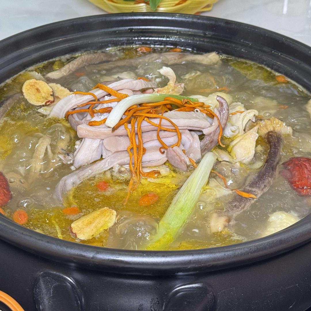 云南天麻猪肚鸡贵州酸汤牛肉火锅官方号