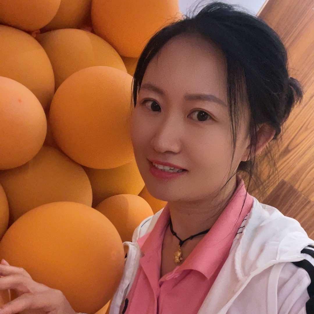 幸运的小丫头-圣象（旅游路红星美凯龙）