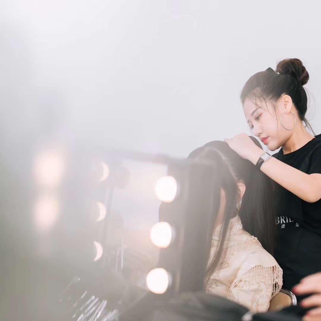 化妆师黄英（线下有课）