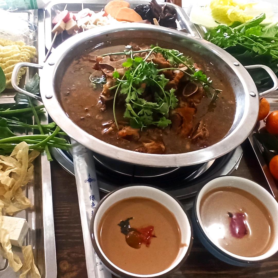 老张家烧烤辣子鸡烤鱼