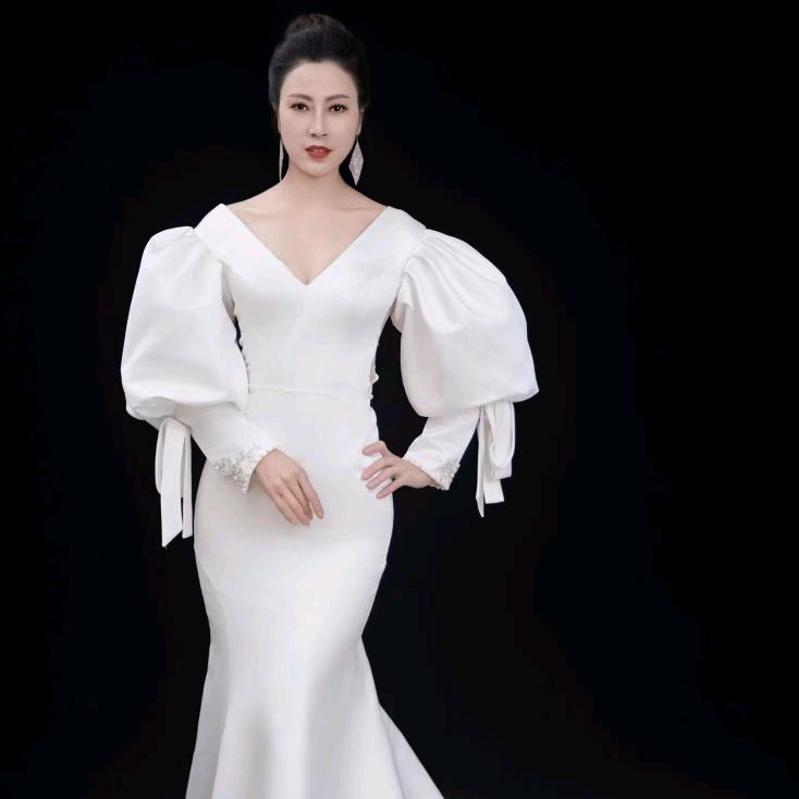 陆良龙港何花香（变瘦变美）