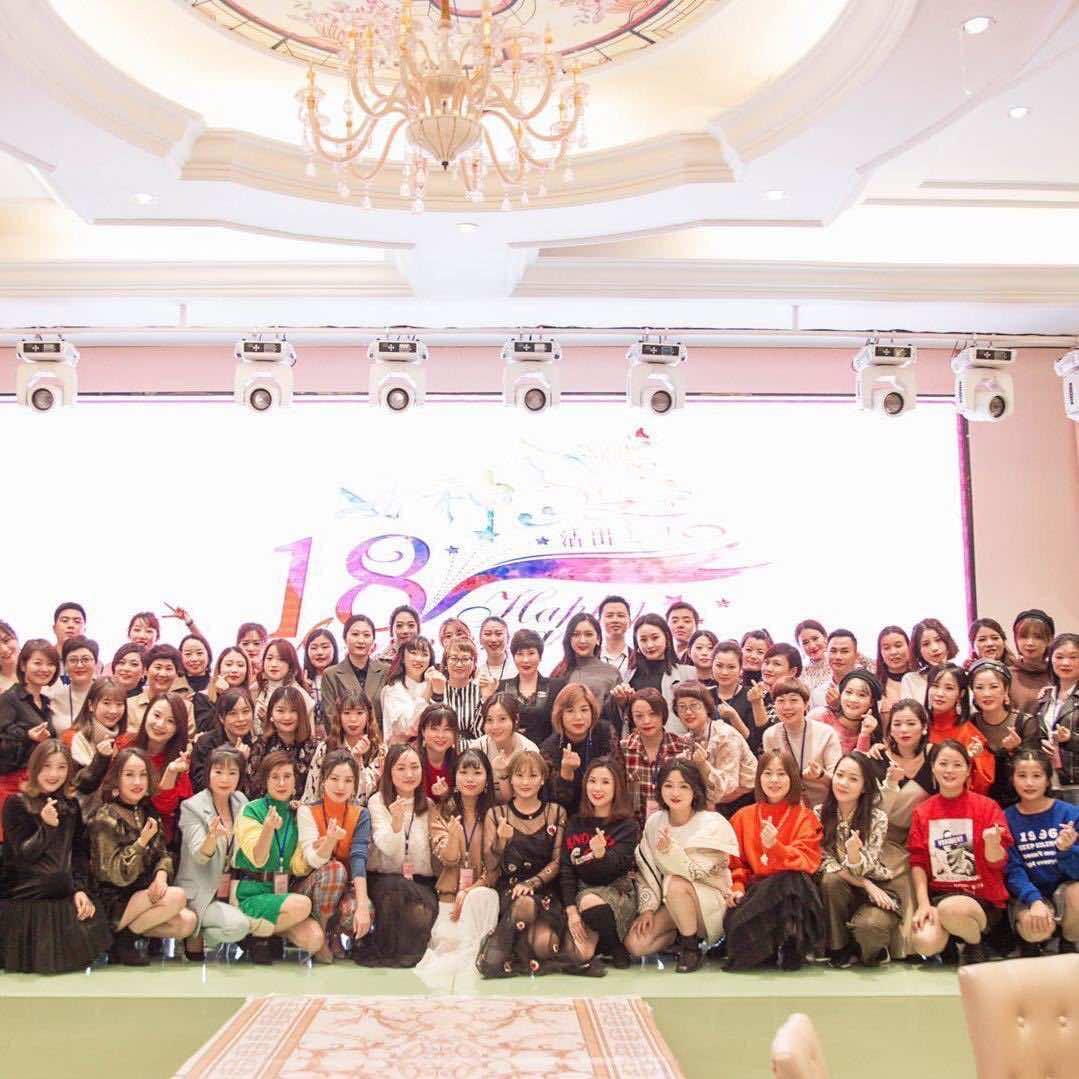 嘎斯非儿女装店官号