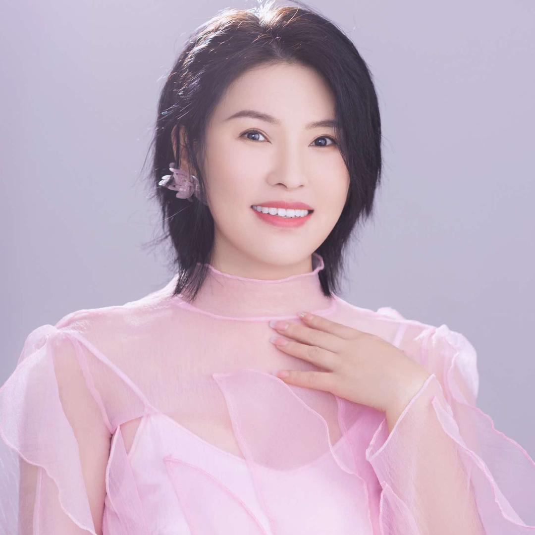 眉毛姑娘KeKe美学