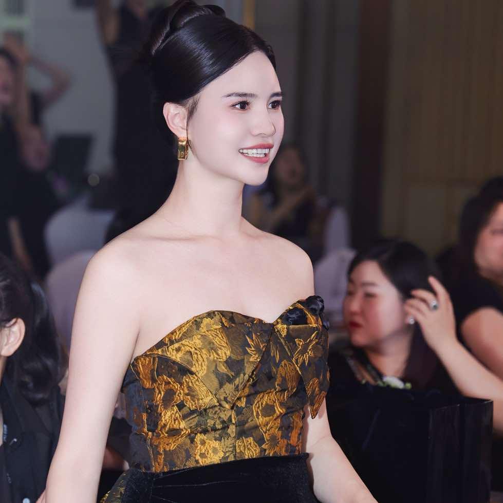 颜倾天下美容院