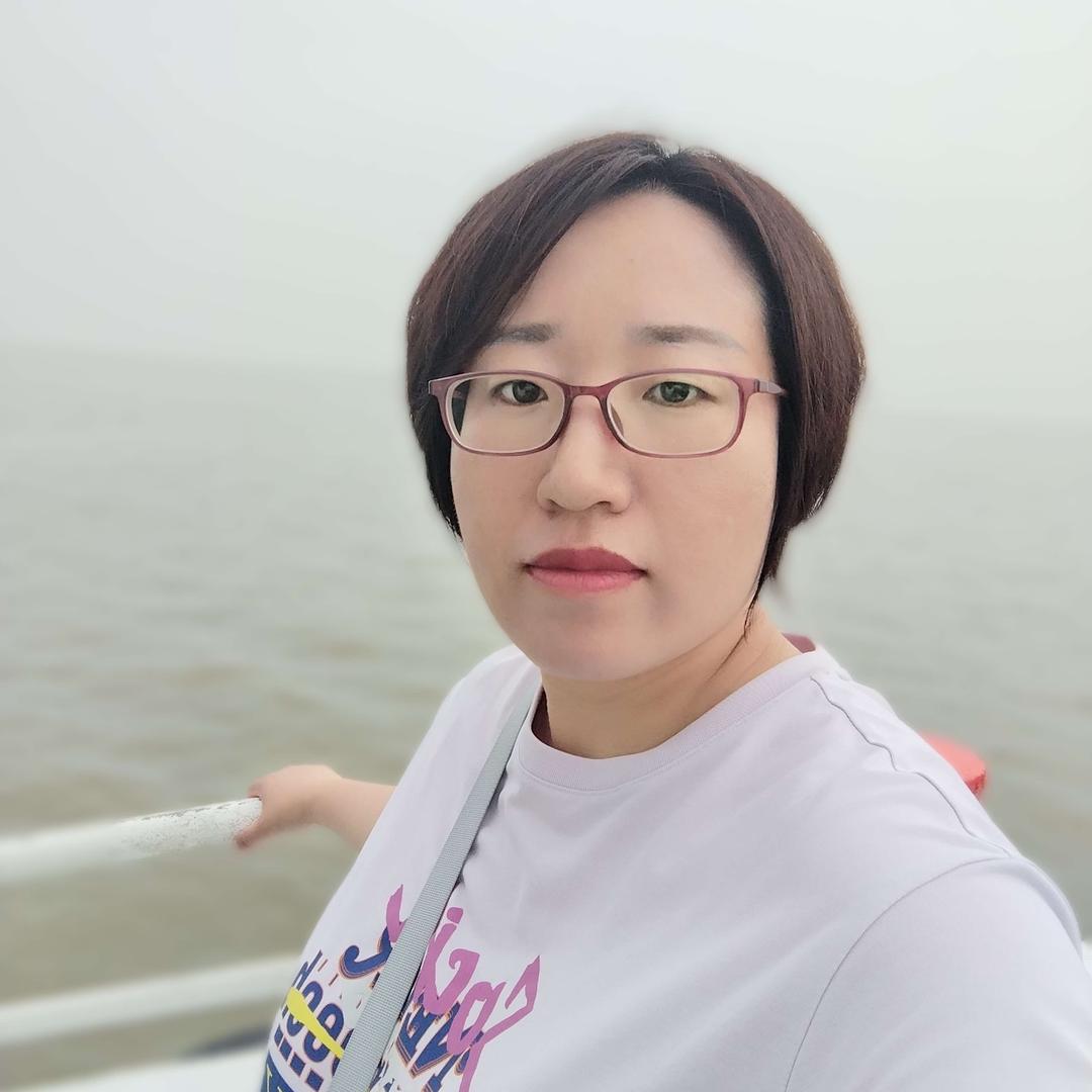 王静伟在天津港卖车