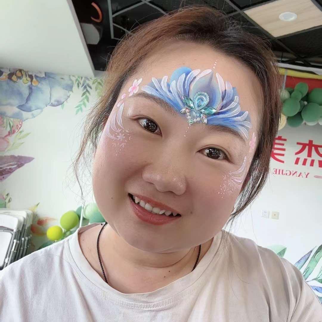 运城做美甲美睫的范范