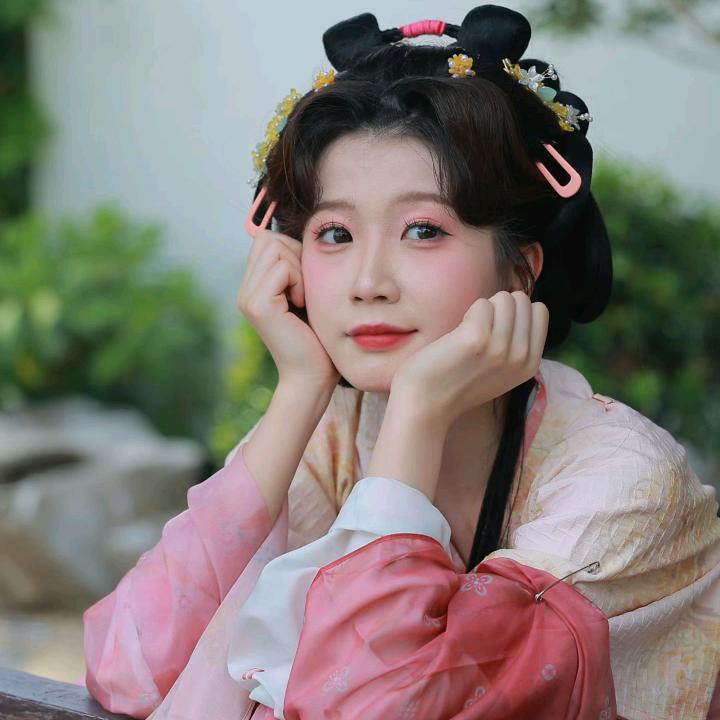 苏州半城霓裳汉服妆造写真馆