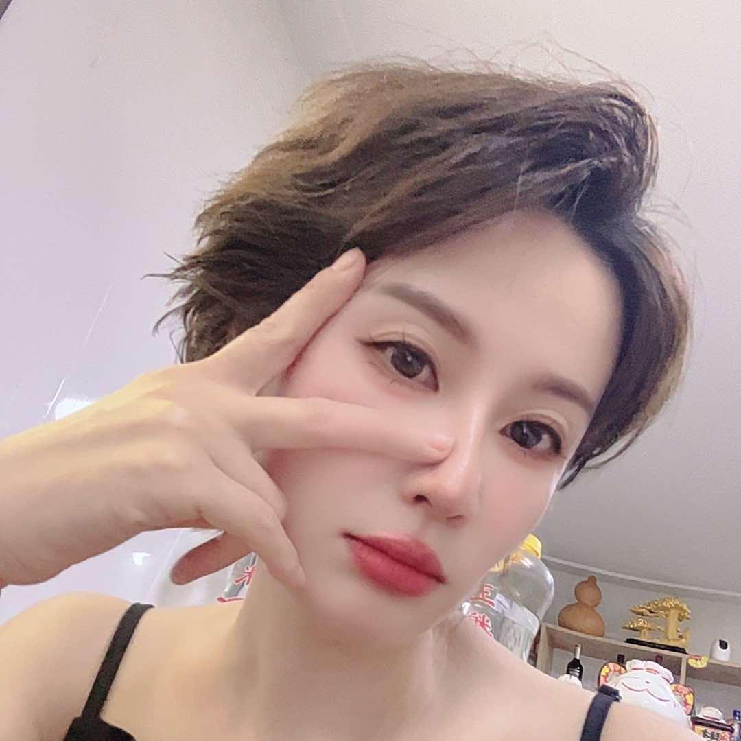 卖面条的小姐姐
