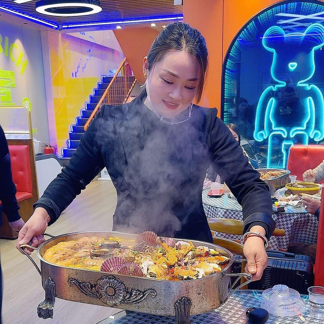 富贵蚝海鲜大咖芹姐