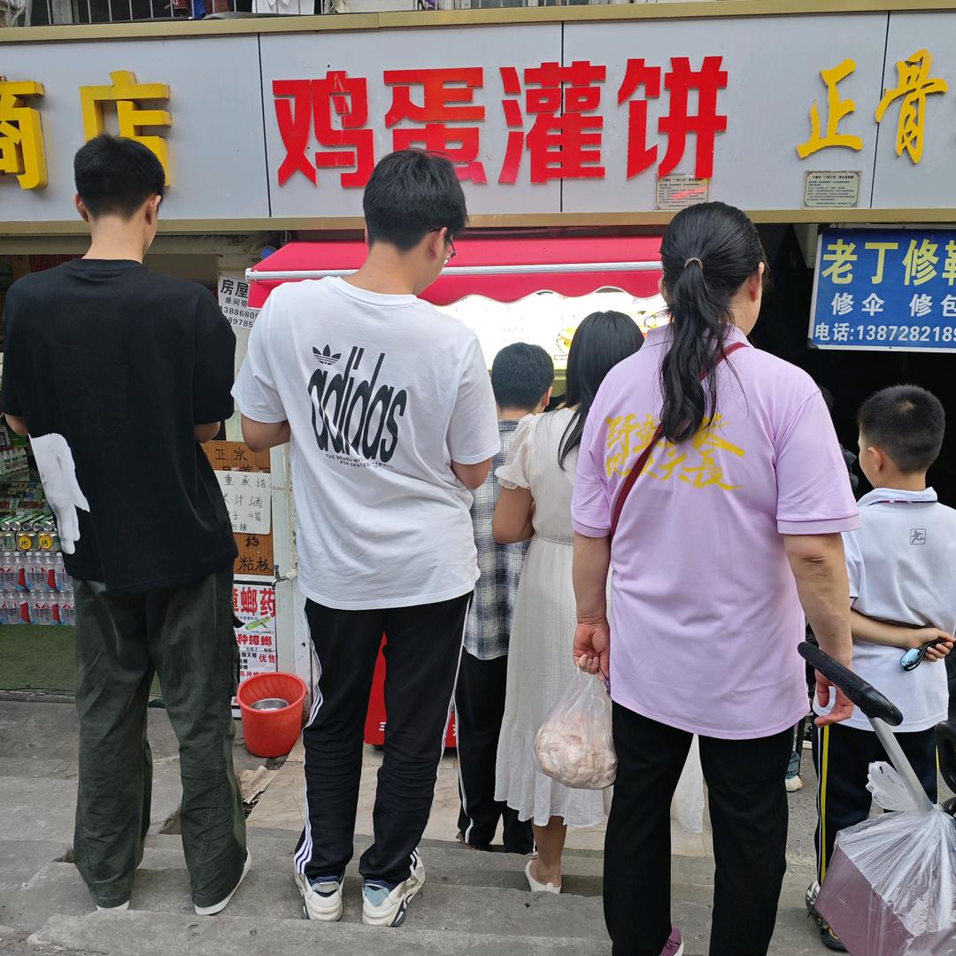 鸡蛋灌饼，上海路