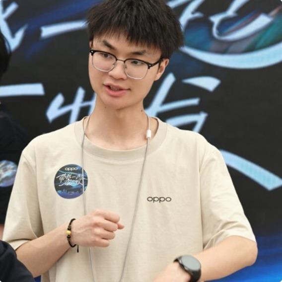 OPPO兴义梦乐城店店长安友亮